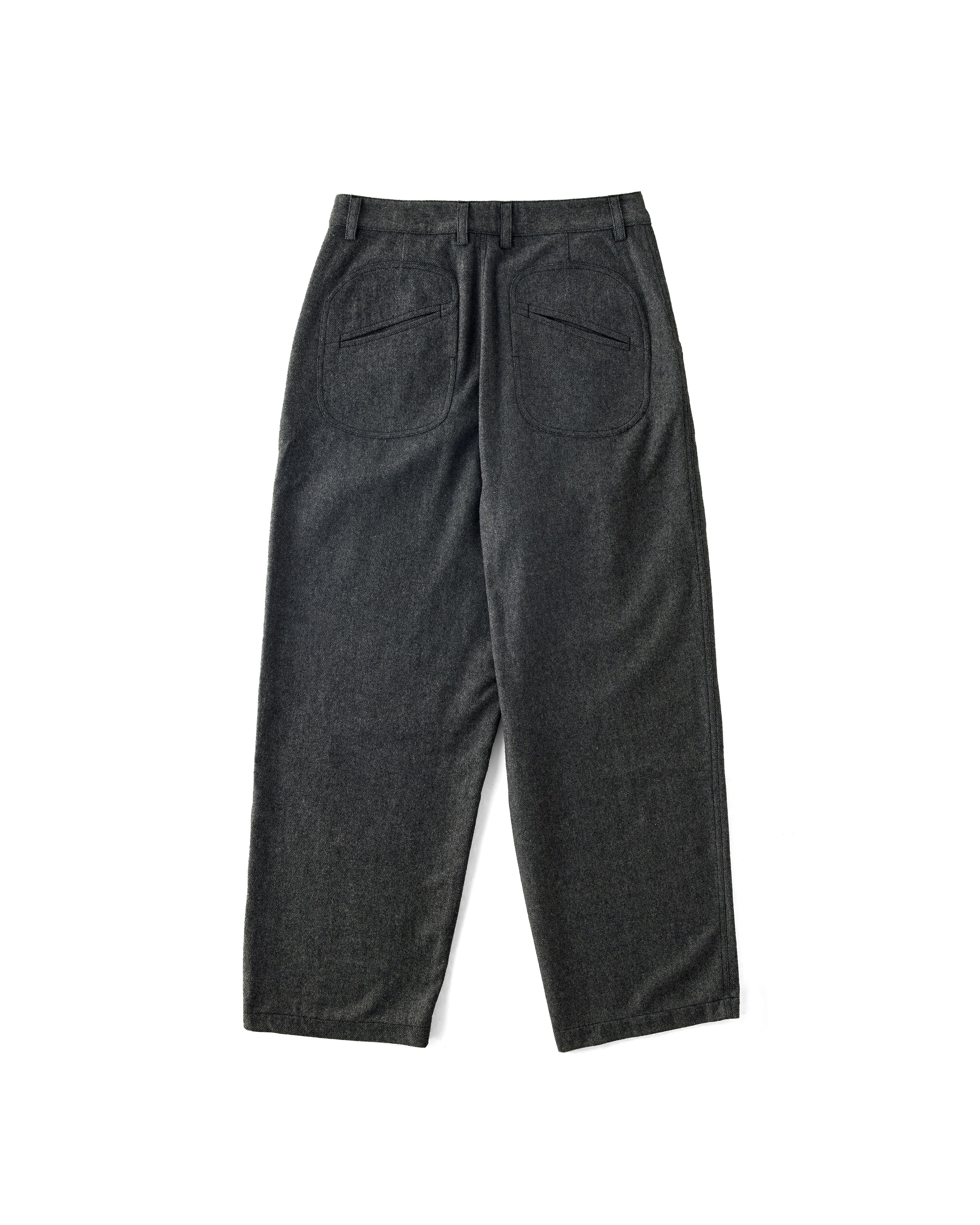 pleated e-pocket pants